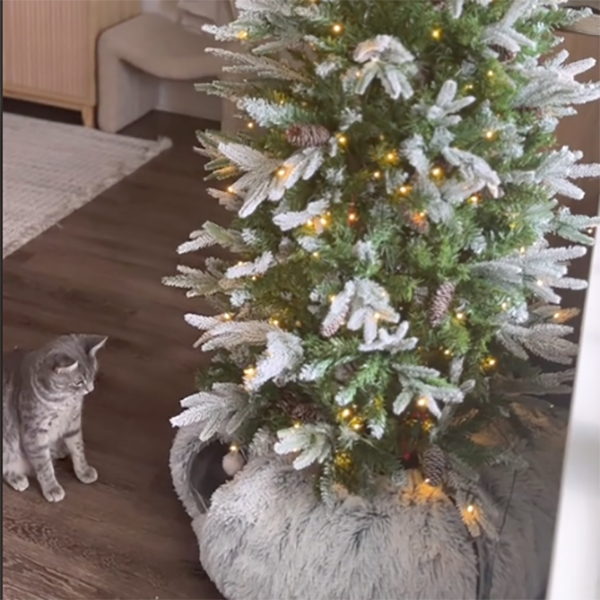 Cat Tunnel Christmas Tree Skirt - Cat Nest and Christmas Decoration 2-in-1